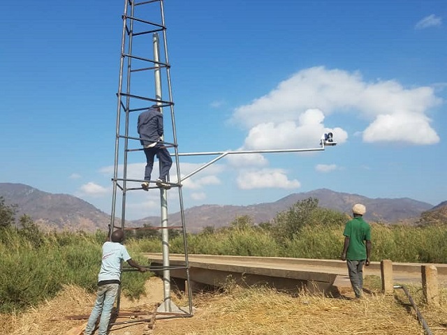 Installation Radar Pegelmessung in Malawi